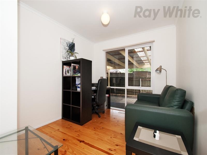 24 Shrubby Walk, Croydon South VIC 3136