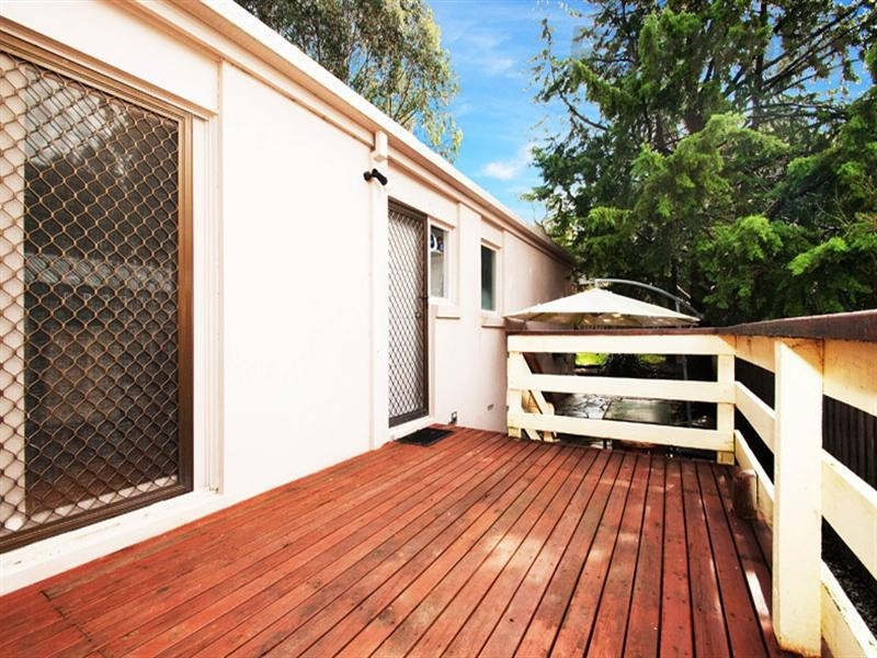 24 Shrubby Walk, Croydon South VIC 3136