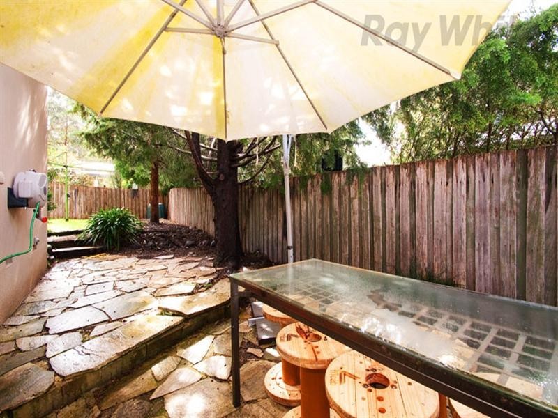 24 Shrubby Walk, Croydon South VIC 3136