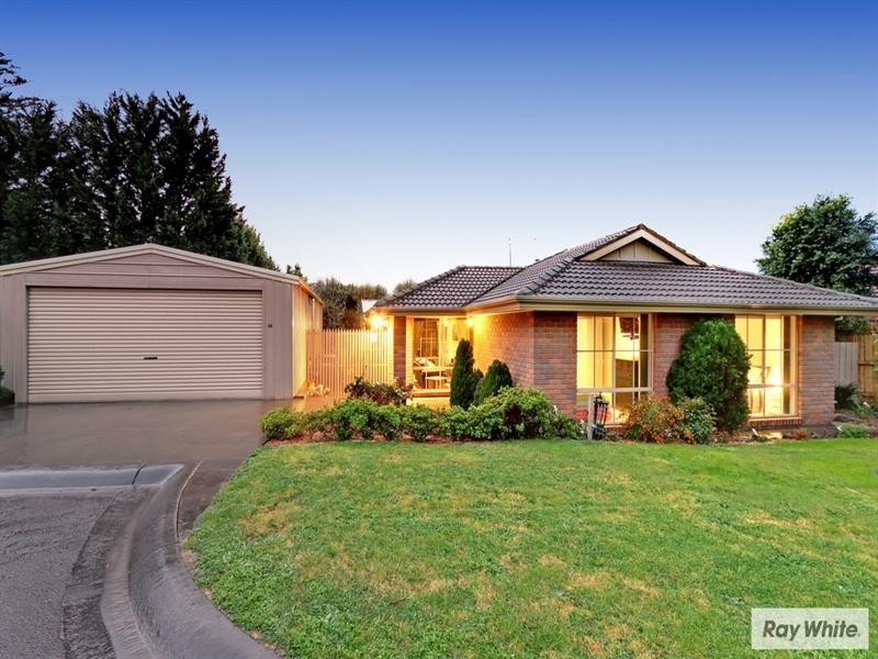 11 MANIFOLD Court, Croydon South VIC 3136