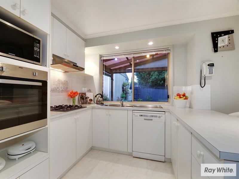 11 MANIFOLD Court, Croydon South VIC 3136