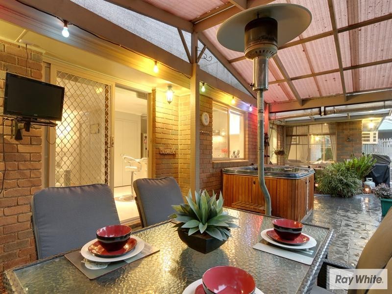 11 MANIFOLD Court, Croydon South VIC 3136