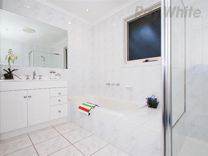 14 BAKER Road, Bayswater North VIC 3153