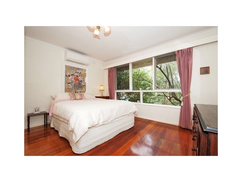 94 Mount View Parade, Croydon VIC 3136