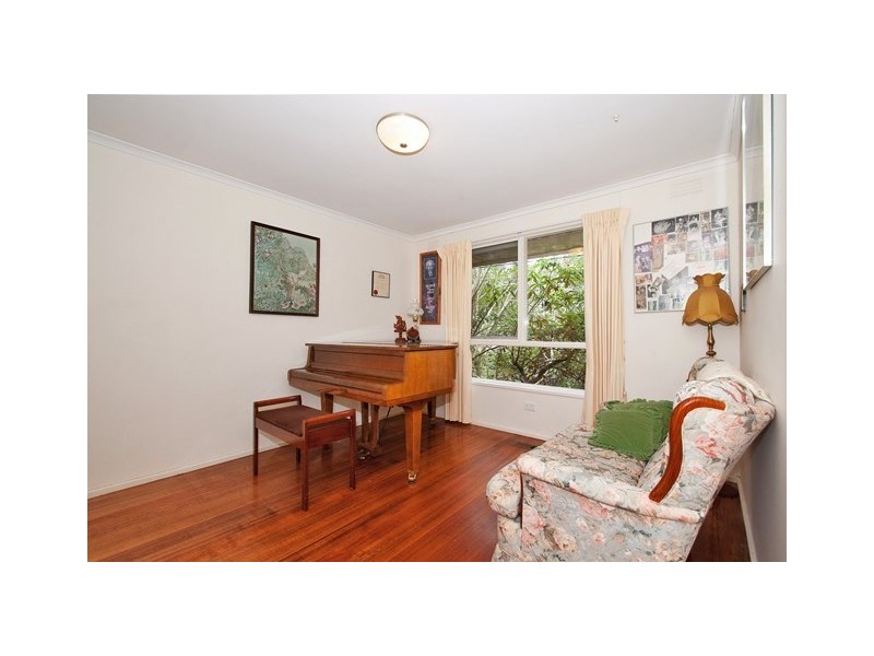 94 Mount View Parade, Croydon VIC 3136