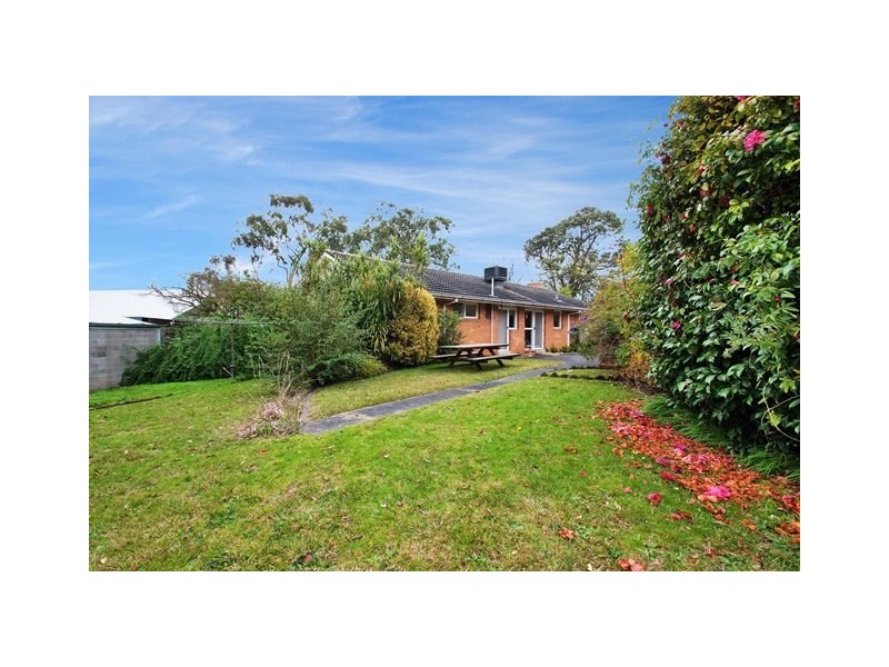 94 Mount View Parade, Croydon VIC 3136