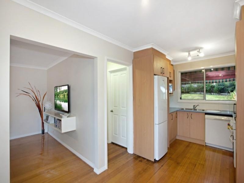 9 Oaktree Road, Croydon North VIC 3136