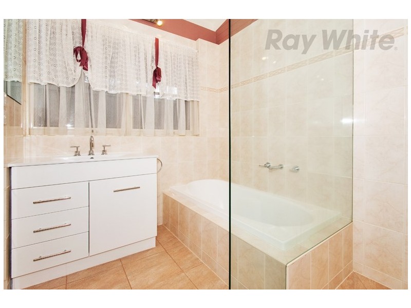 13 ST ANDREWS Close, Croydon VIC 3136