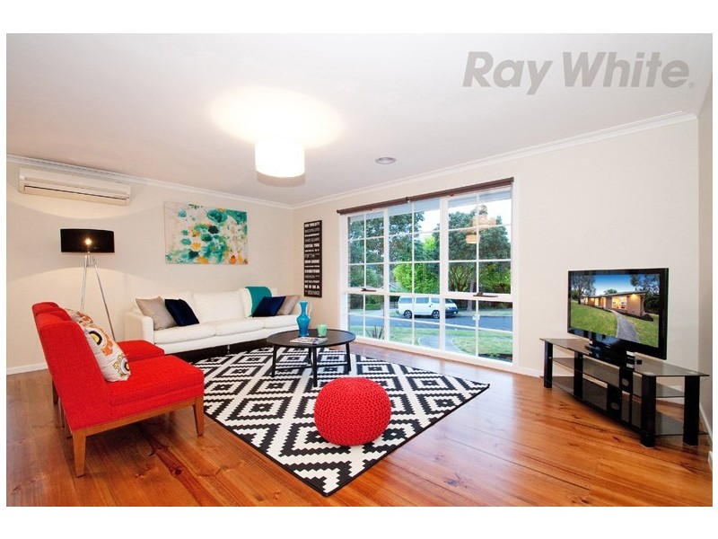 14 STATESMAN Crescent, Mooroolbark VIC 3138