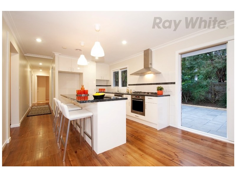 14 STATESMAN Crescent, Mooroolbark VIC 3138