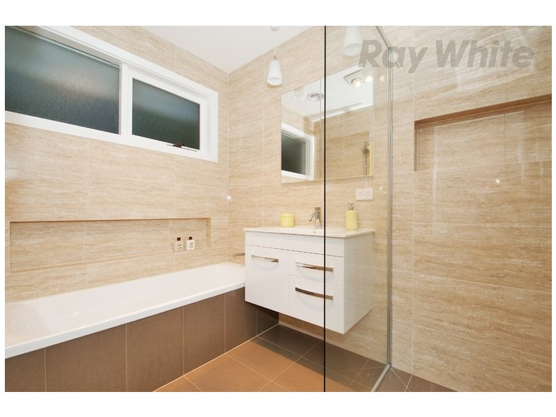 14 STATESMAN Crescent, Mooroolbark VIC 3138