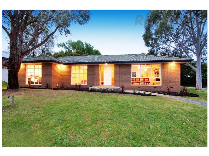 14 STATESMAN Crescent, Mooroolbark VIC 3138