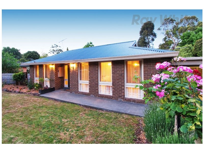 5 MANDOWIE Crescent, Croydon VIC 3136