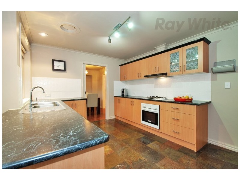 5 MANDOWIE Crescent, Croydon VIC 3136