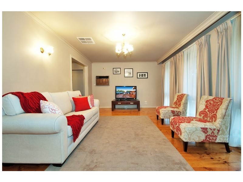 5 MANDOWIE Crescent, Croydon VIC 3136