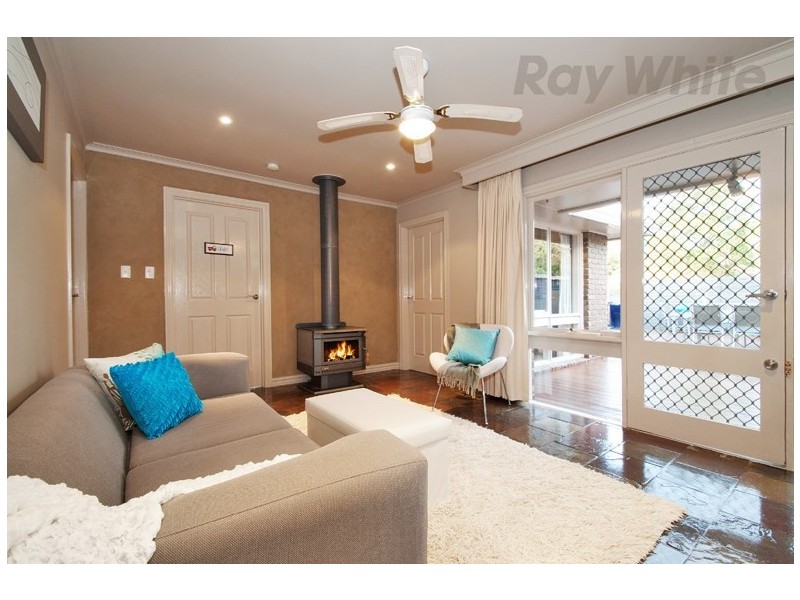 5 MANDOWIE Crescent, Croydon VIC 3136