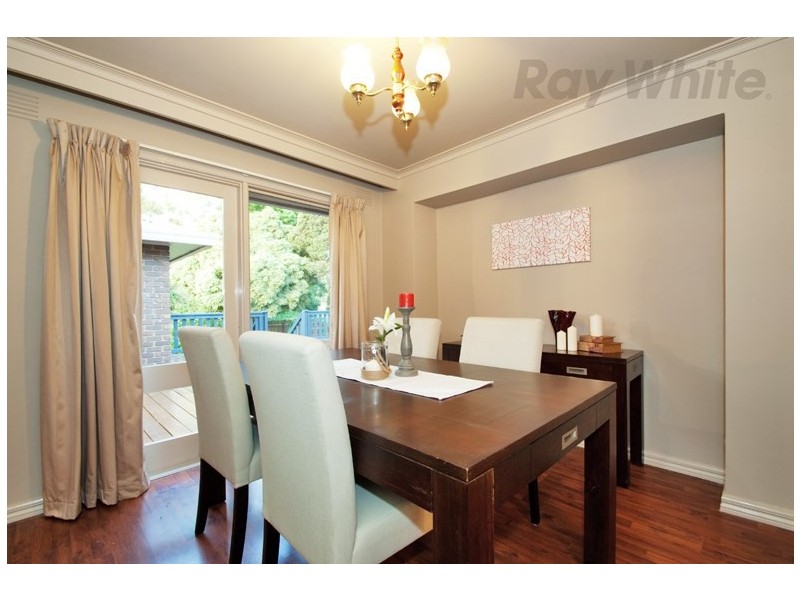 5 MANDOWIE Crescent, Croydon VIC 3136