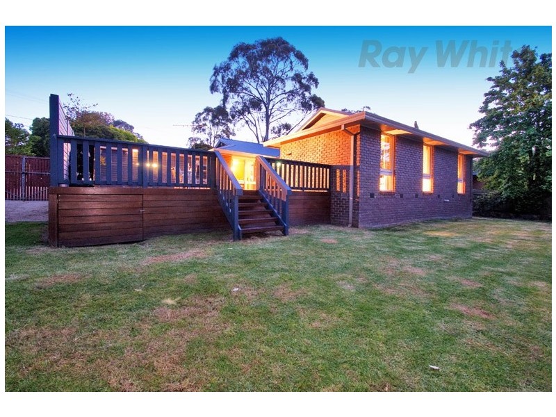 5 MANDOWIE Crescent, Croydon VIC 3136