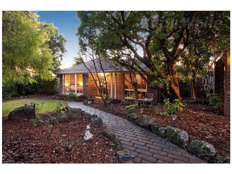 12 Woodland Avenue, Croydon VIC 3136