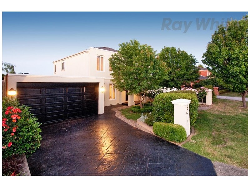 8 CLINTON Lane, Chirnside Park VIC 3116