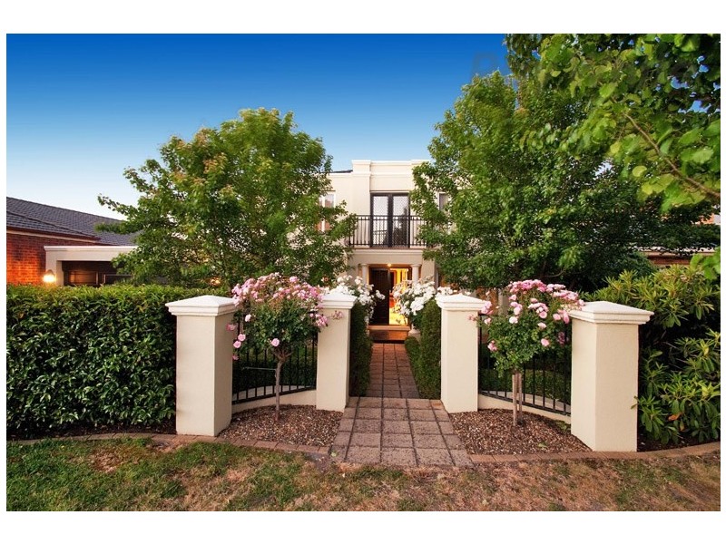 8 CLINTON Lane, Chirnside Park VIC 3116