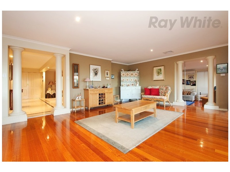 8 CLINTON Lane, Chirnside Park VIC 3116