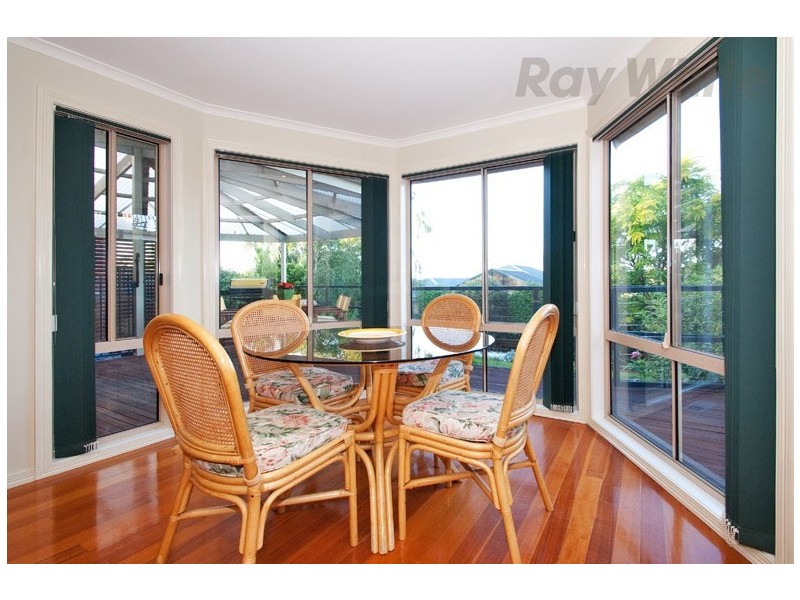 8 CLINTON Lane, Chirnside Park VIC 3116