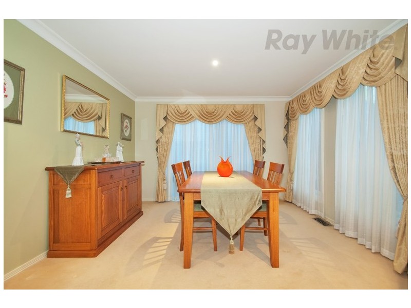 8 CLINTON Lane, Chirnside Park VIC 3116