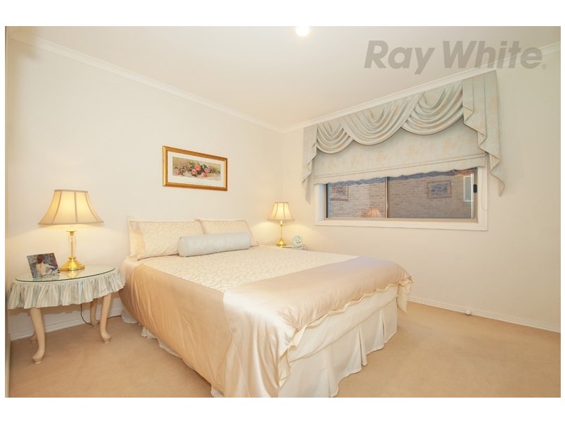 8 CLINTON Lane, Chirnside Park VIC 3116