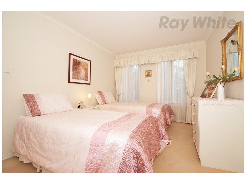 8 CLINTON Lane, Chirnside Park VIC 3116