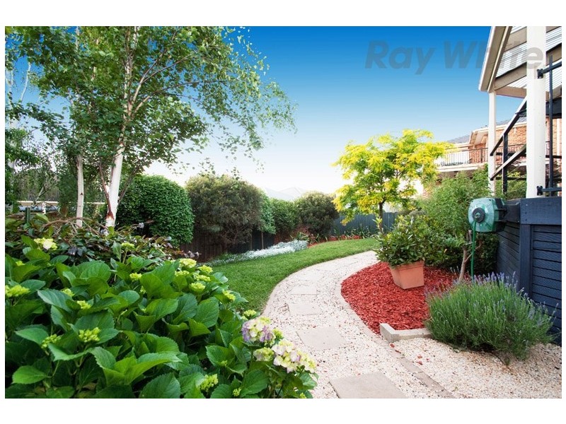 8 CLINTON Lane, Chirnside Park VIC 3116