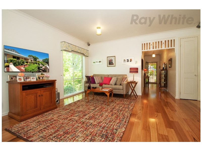 11 ROSEWOOD Place, Chirnside Park VIC 3116