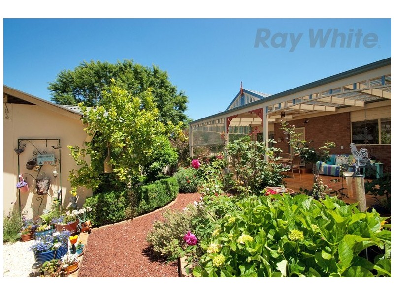 11 ROSEWOOD Place, Chirnside Park VIC 3116