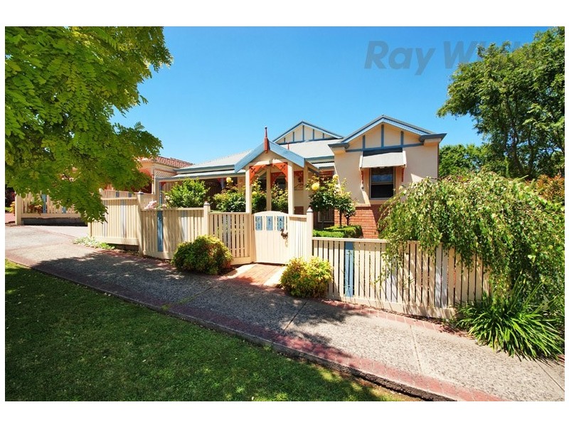 11 ROSEWOOD Place, Chirnside Park VIC 3116