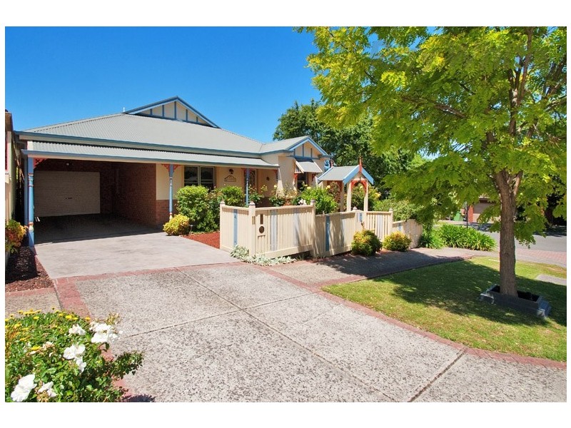 11 ROSEWOOD Place, Chirnside Park VIC 3116