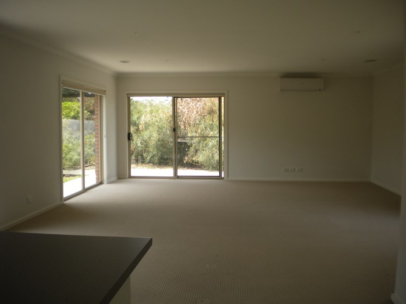 35 Balcombe Avenue, Mooroolbark VIC 3138