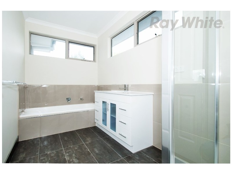 Unit 2, 4 Carole Avenue, Chirnside Park VIC 3116