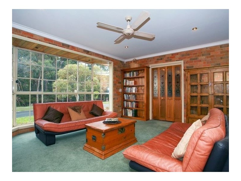 43 Settlers Hill Crescent, Croydon Hills VIC 3136