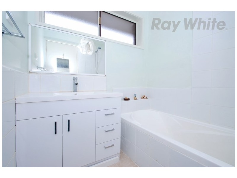 4 HARVEST Drive, Chirnside Park VIC 3116