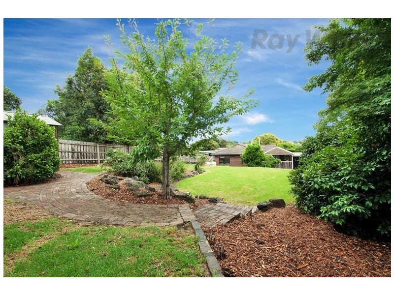 4 HARVEST Drive, Chirnside Park VIC 3116