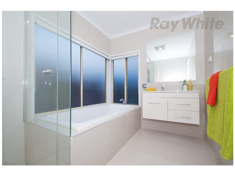 7 COMMERFORD Place, Chirnside Park VIC 3116