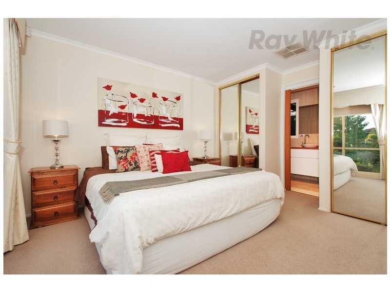 11 MAYFAIR Court, Chirnside Park VIC 3116