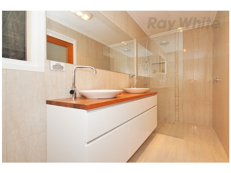 11 MAYFAIR Court, Chirnside Park VIC 3116