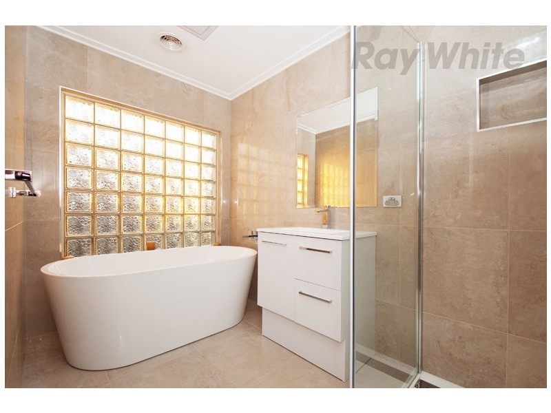 11 MAYFAIR Court, Chirnside Park VIC 3116