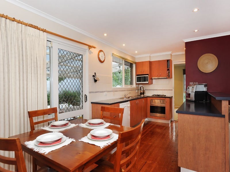 16 LEMONGROVE Crescent, Croydon Hills VIC 3136