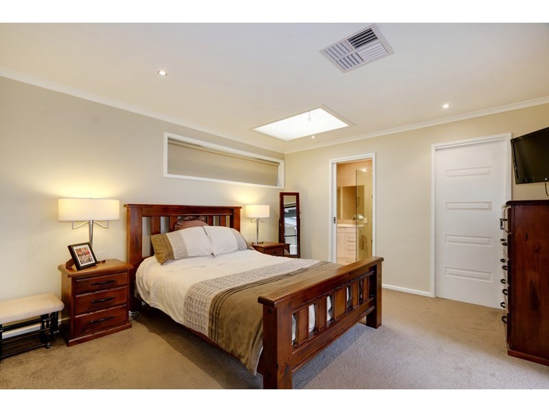 76 CAVE HILL Road, Lilydale VIC 3140
