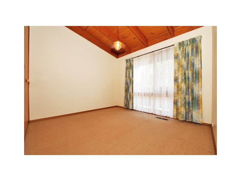 60 MEADOWGATE Drive, Chirnside Park VIC 3116