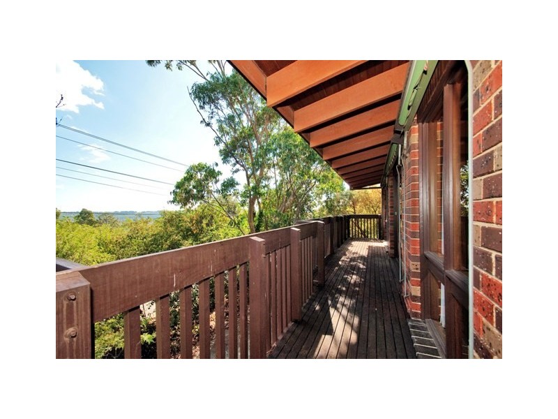 60 MEADOWGATE Drive, Chirnside Park VIC 3116