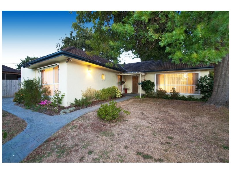 8 BARTLETT Avenue, Croydon VIC 3136