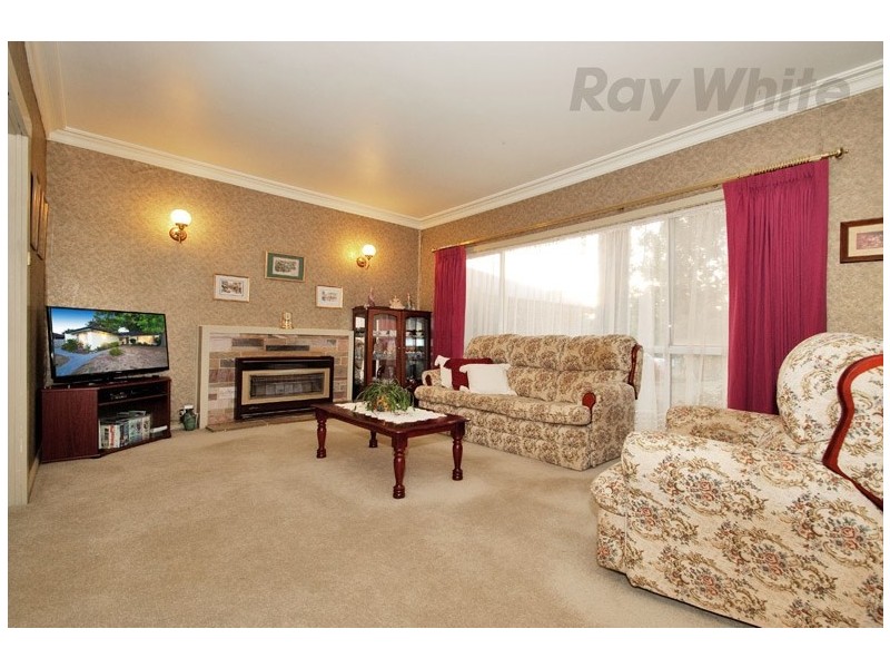 8 BARTLETT Avenue, Croydon VIC 3136